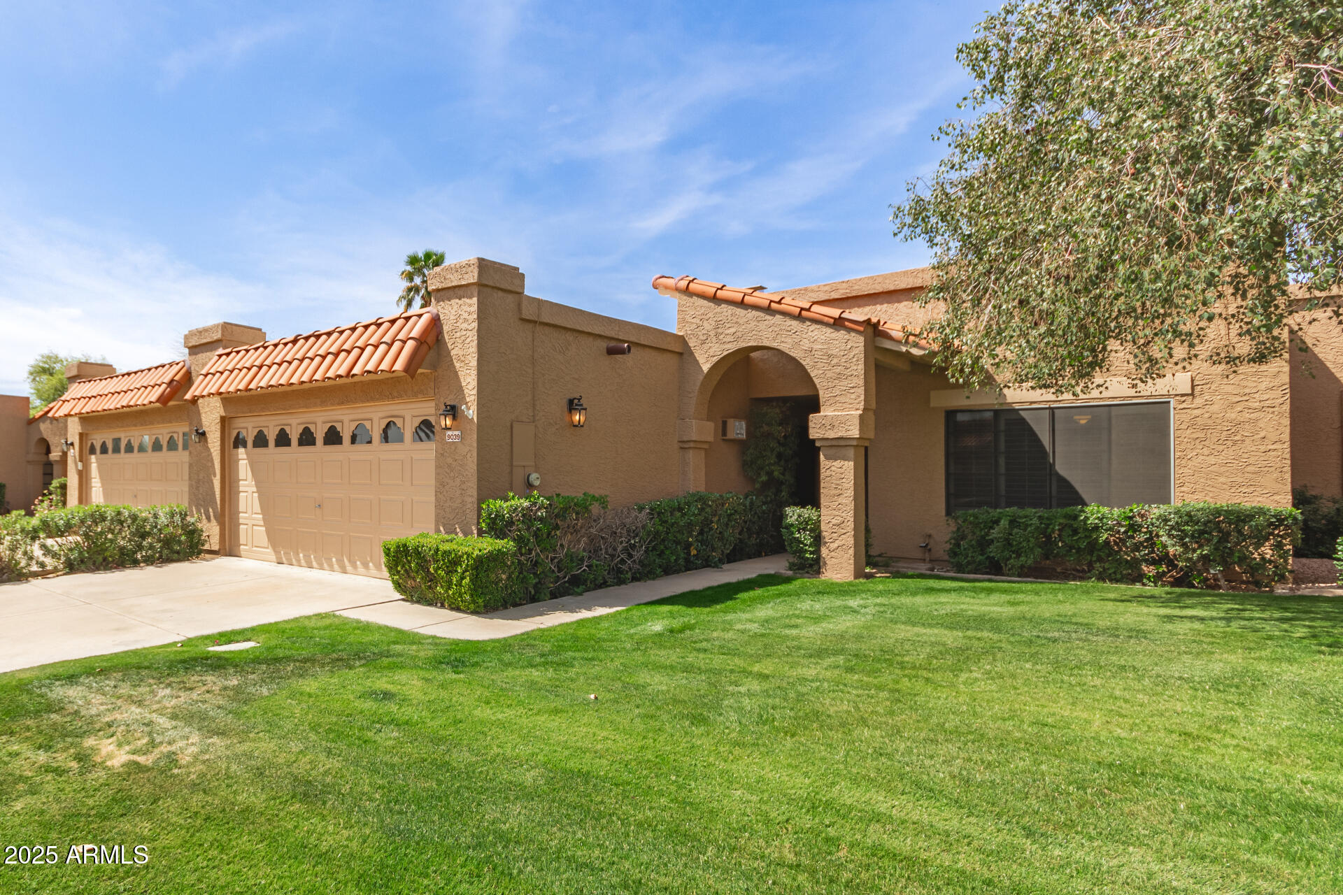 9039 E WINCHCOMB Drive