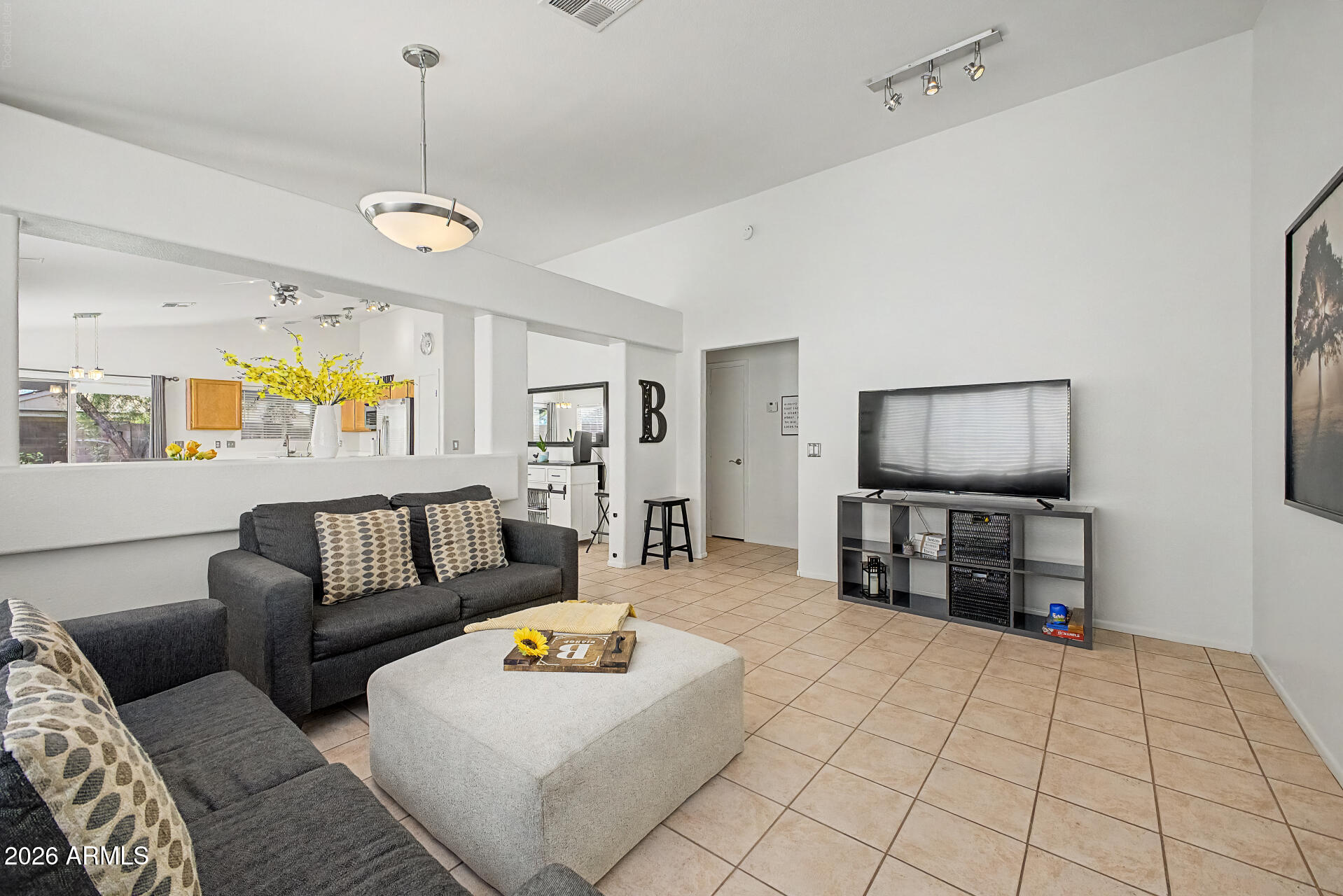 2863 W MURIEL Drive
