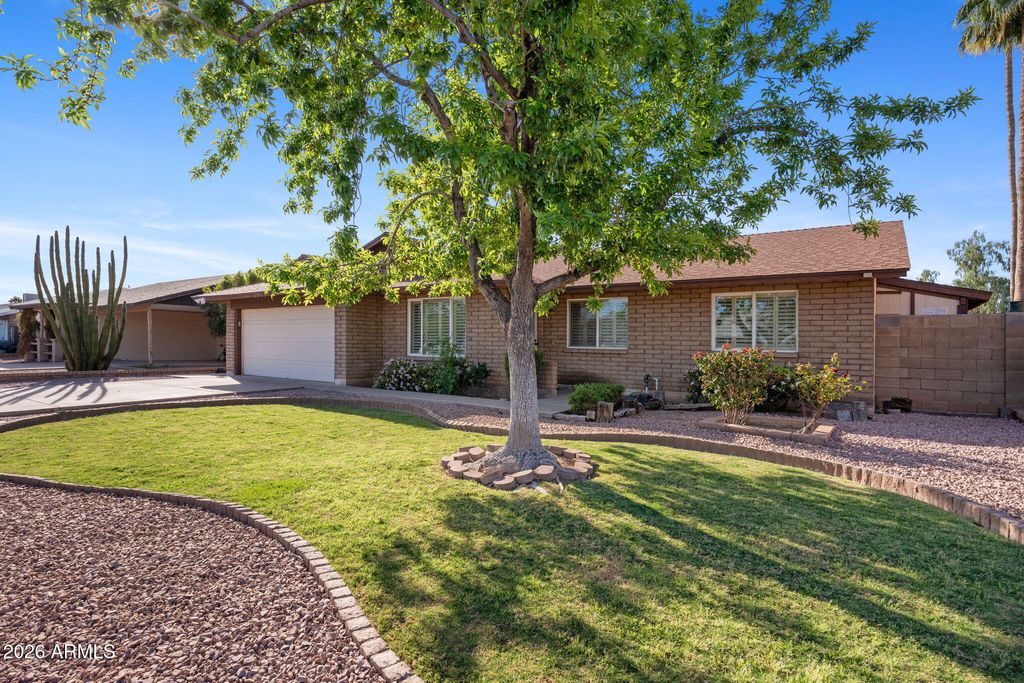 Photo of 2137 E Apollo Avenue, Tempe, AZ 85283 (MLS # 7000704)