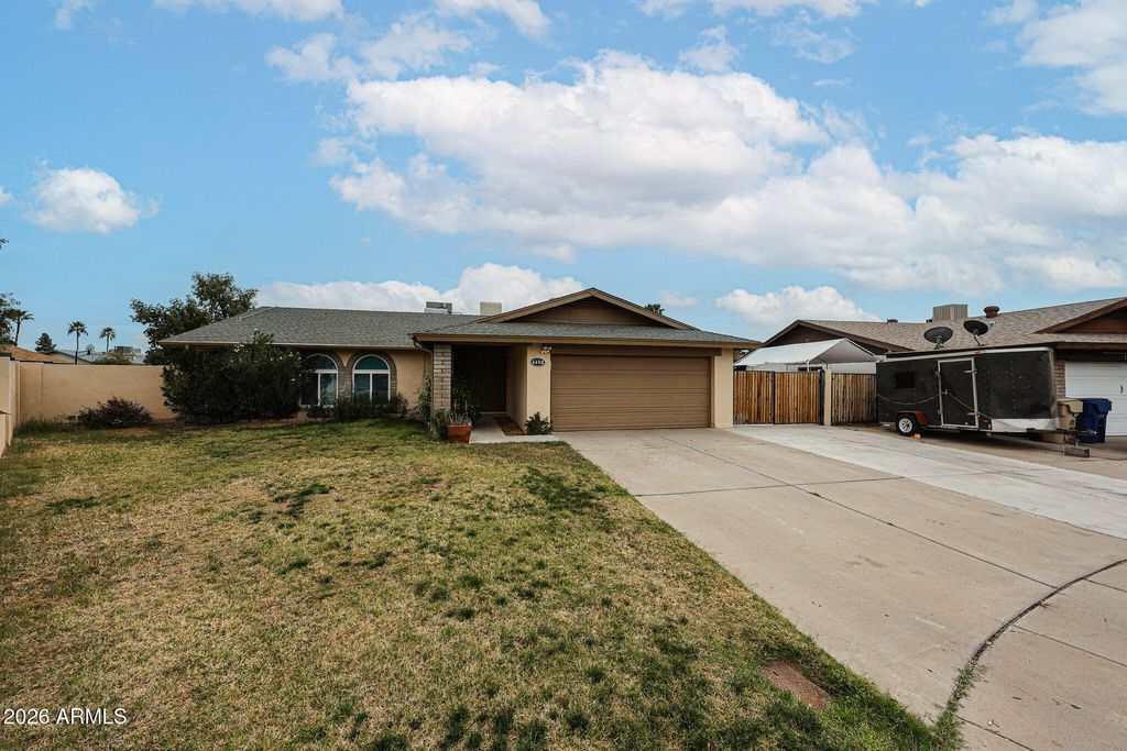 Photo of 6608 W Mercer Lane, Glendale, AZ 85304 (MLS # 6995886)