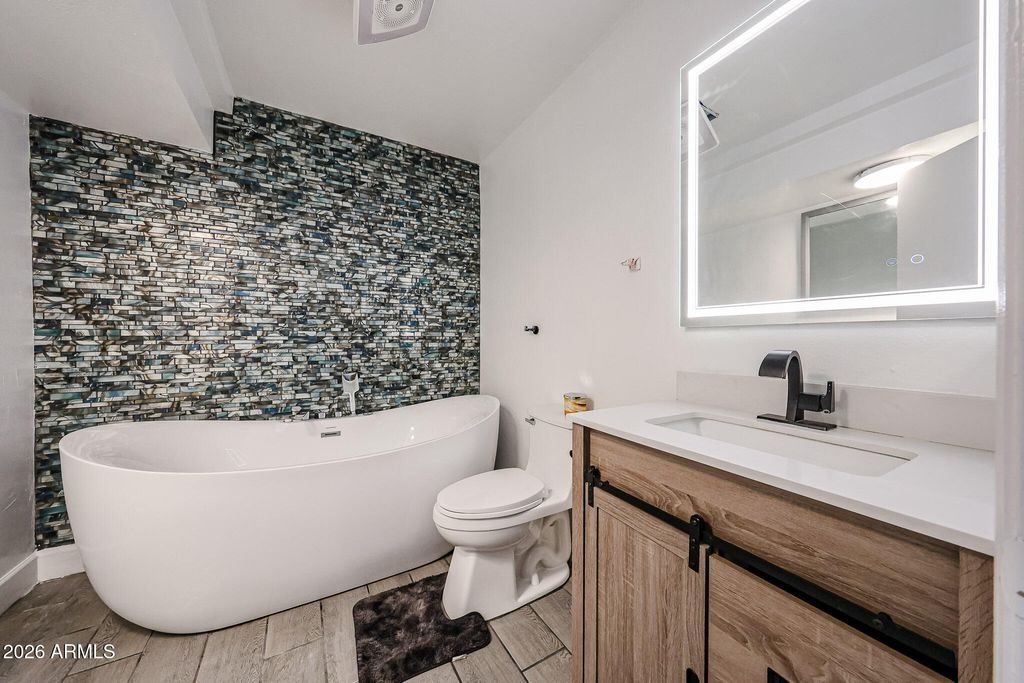 Photo of 6608 W Mercer Lane, Glendale, AZ 85304 (MLS # 6995886)