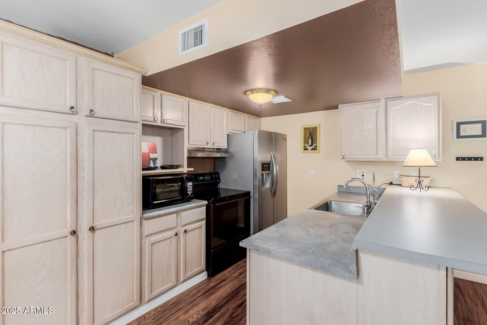 1133 N 84TH Place