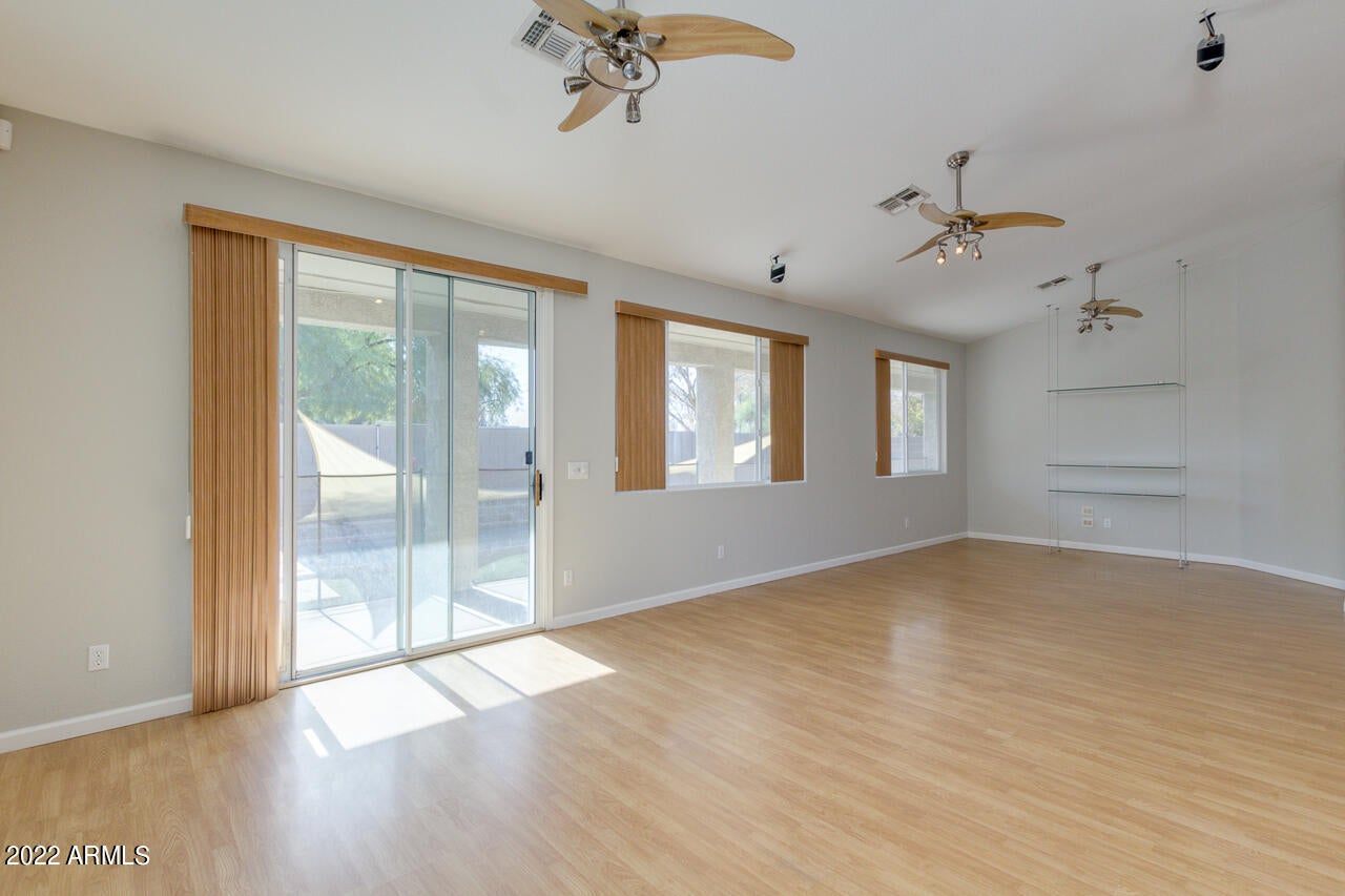 155 E LIBERTY Lane