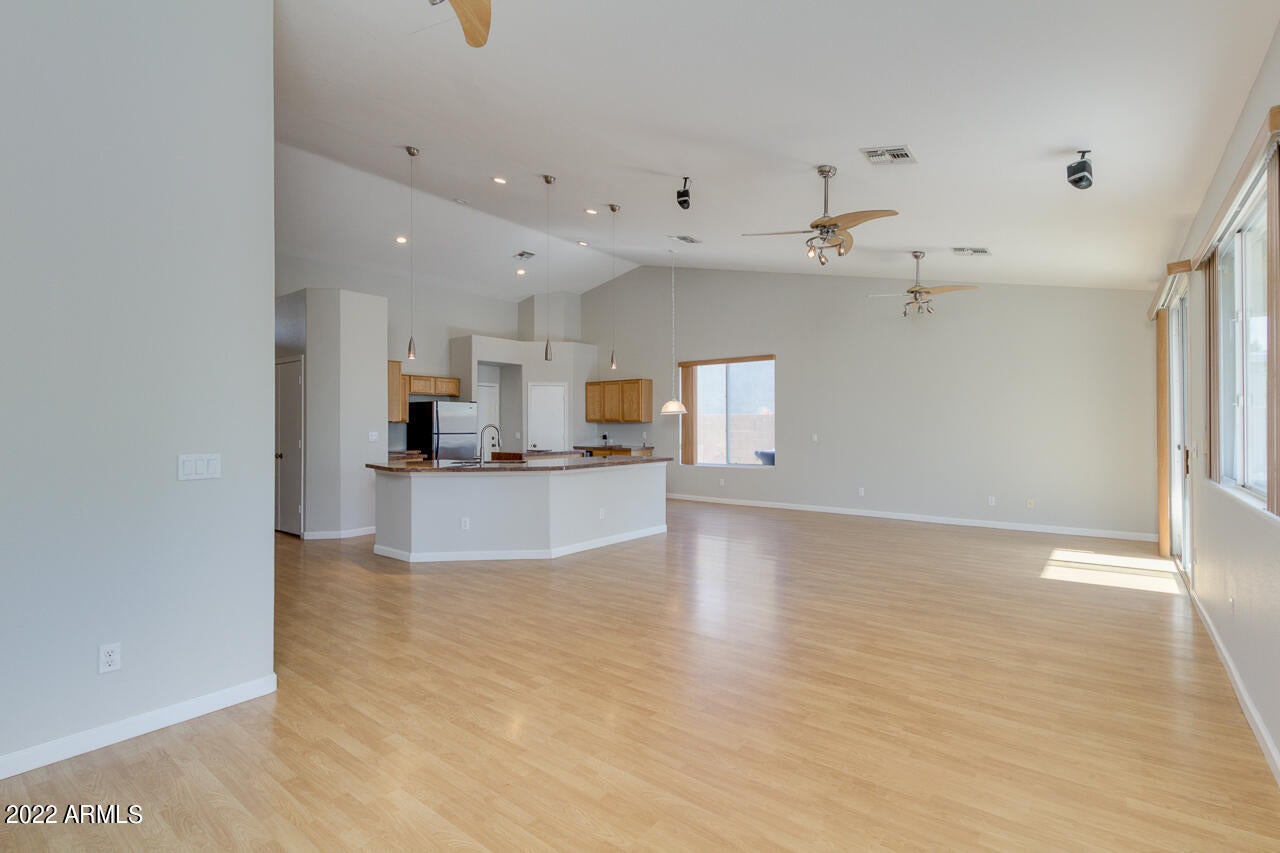 155 E LIBERTY Lane