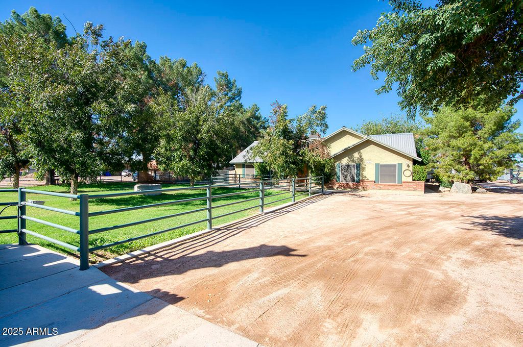 Photo of 18950 E Via De Palmas, Queen Creek, AZ 85142 (MLS # 6929231)
