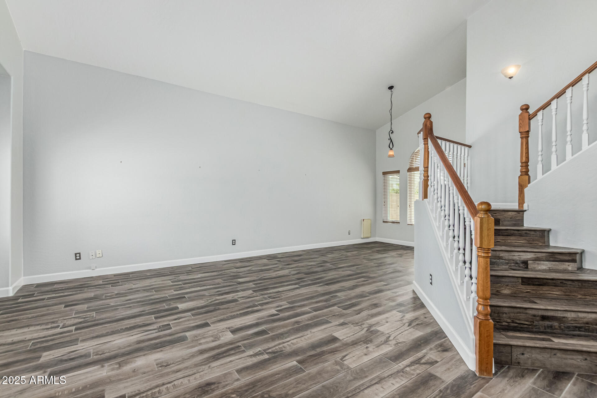1847 W LEAH Lane