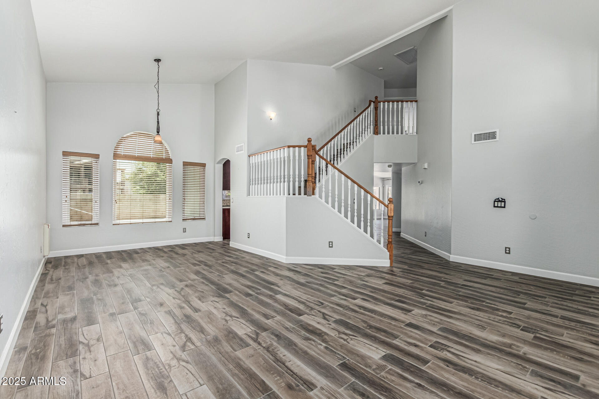 1847 W LEAH Lane