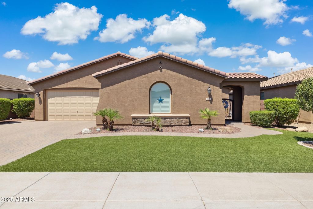 Photo of 726 W Tallow Tree Avenue, San Tan Valley, AZ 85140 (MLS # 6932454)