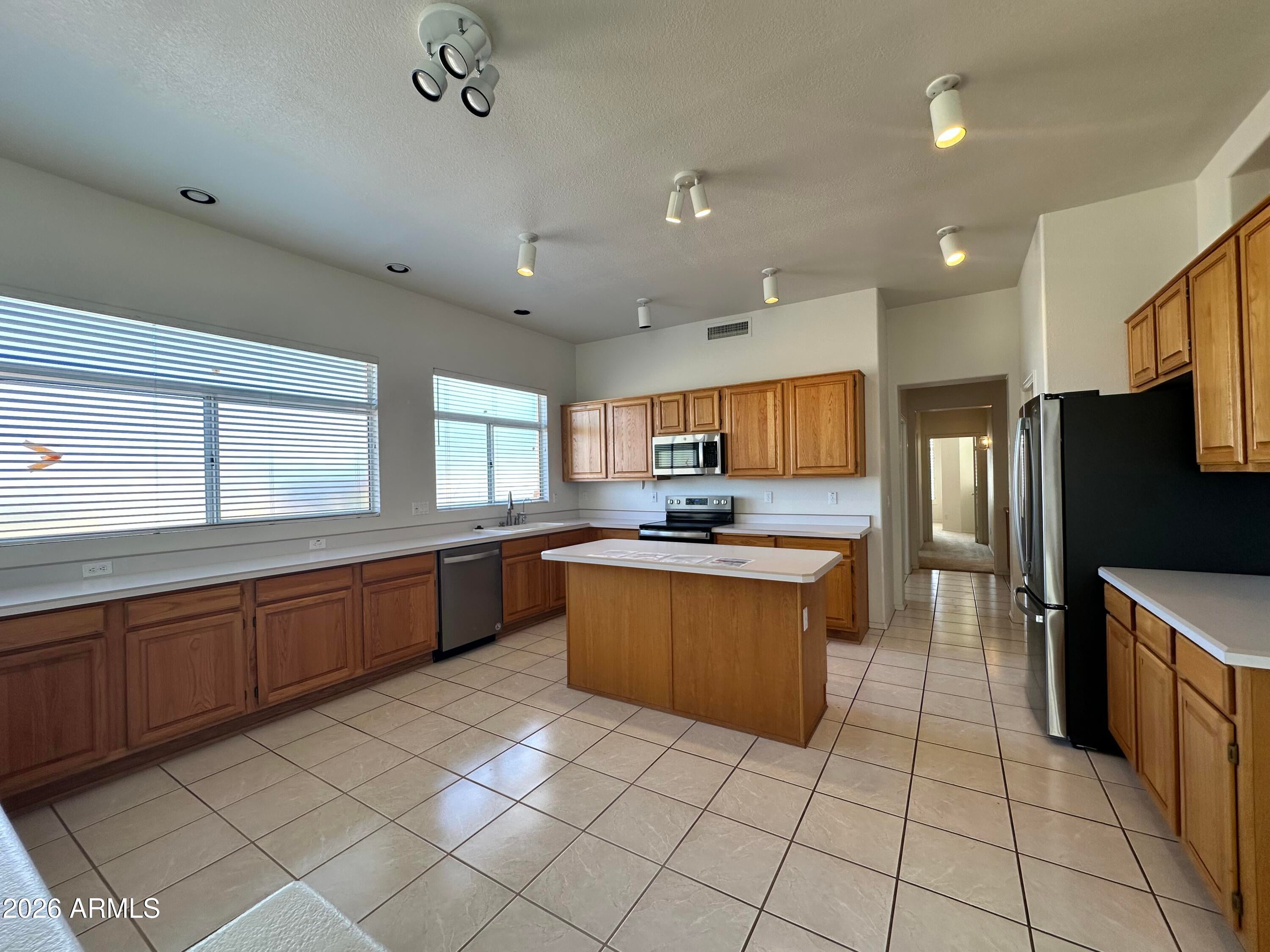 2744 E AMBERWOOD Drive