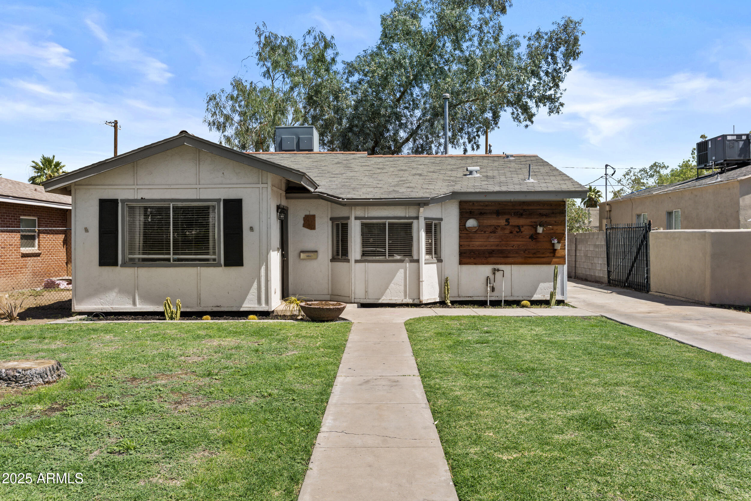 Homes 1 1534 E CULVER Street