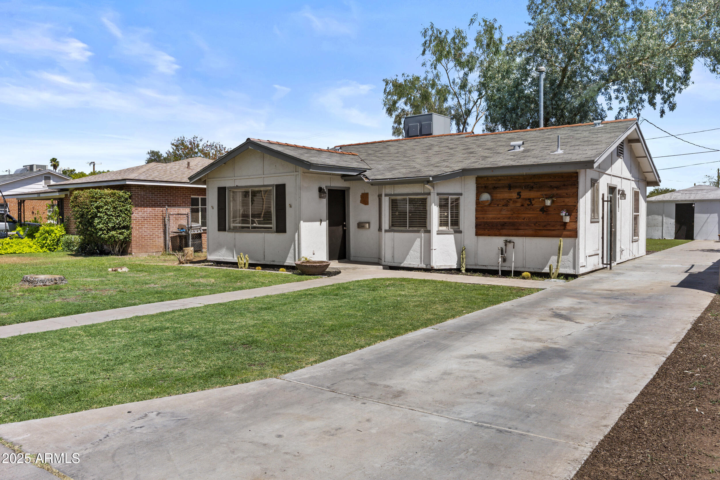 Homes 2 1534 E CULVER Street