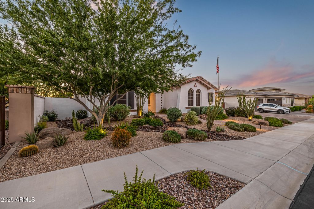 Photo of 7588 S Peppertree Drive, Gilbert, AZ 85298 (MLS # 6954142)