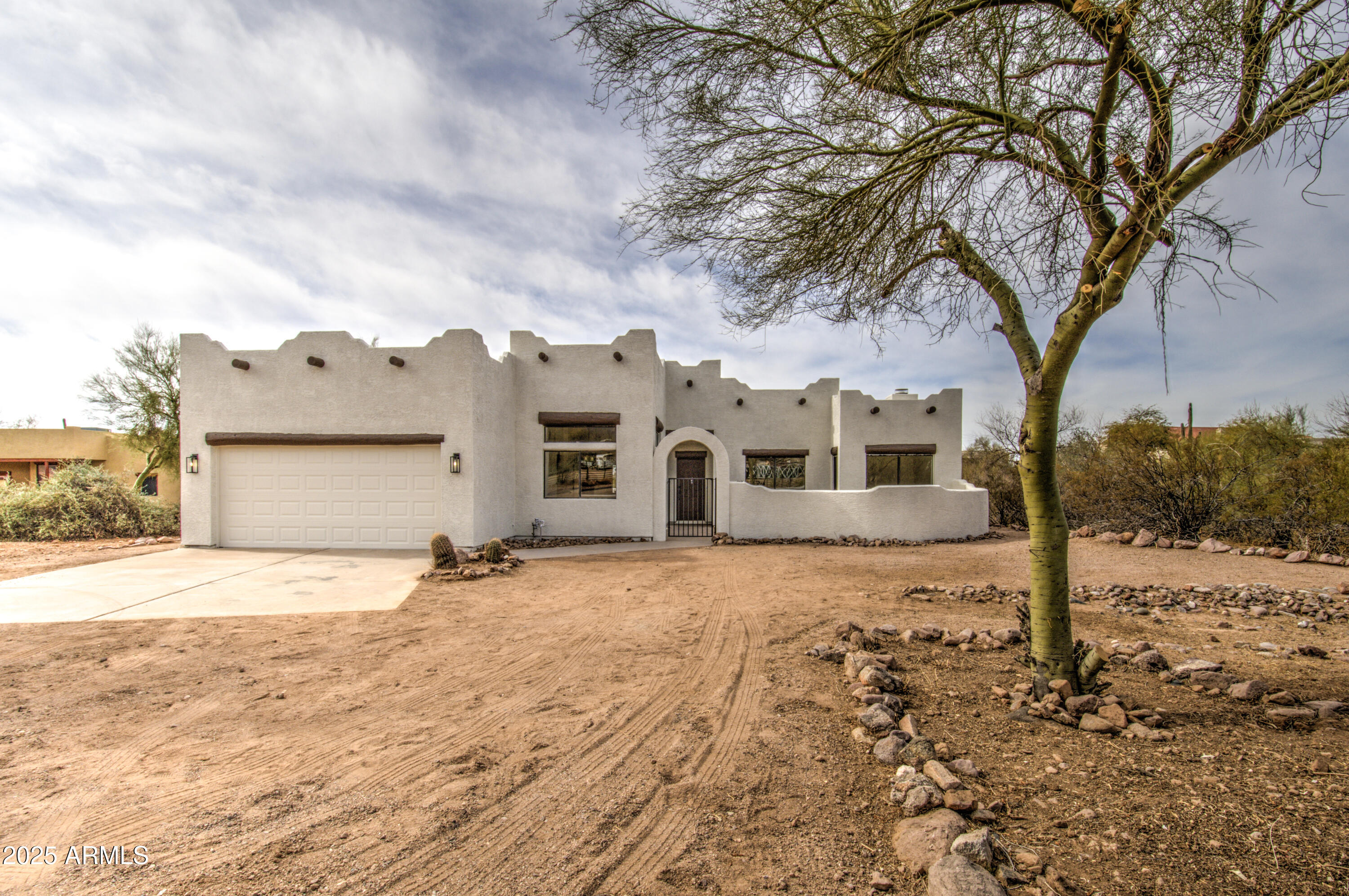 310 N MOUNTAIN VIEW Road