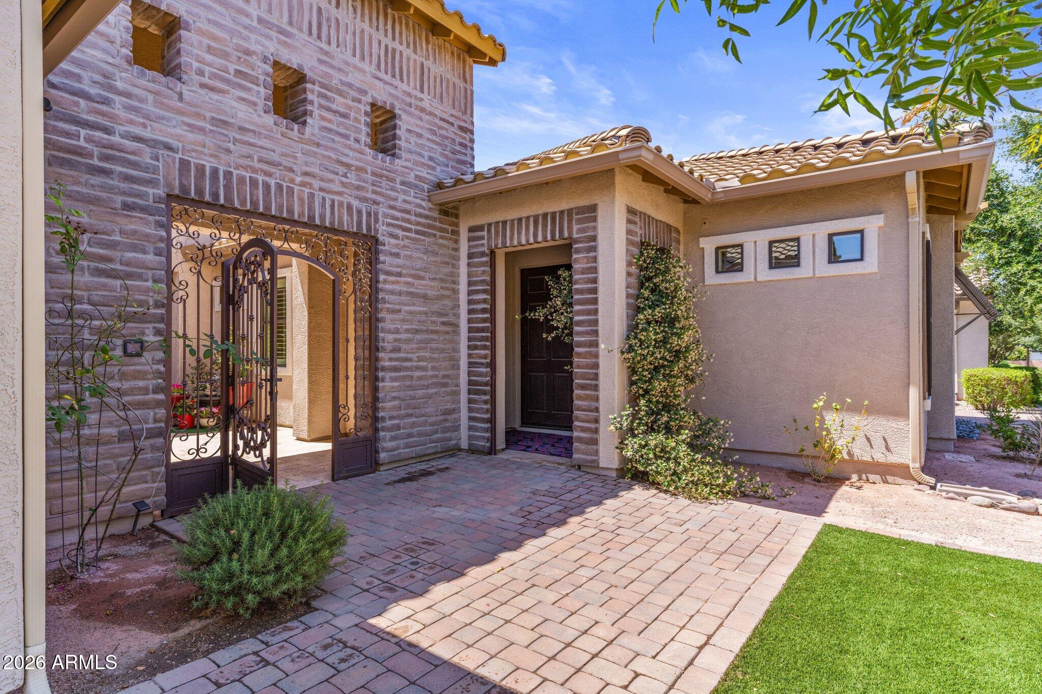 2845 E RED OAK Court