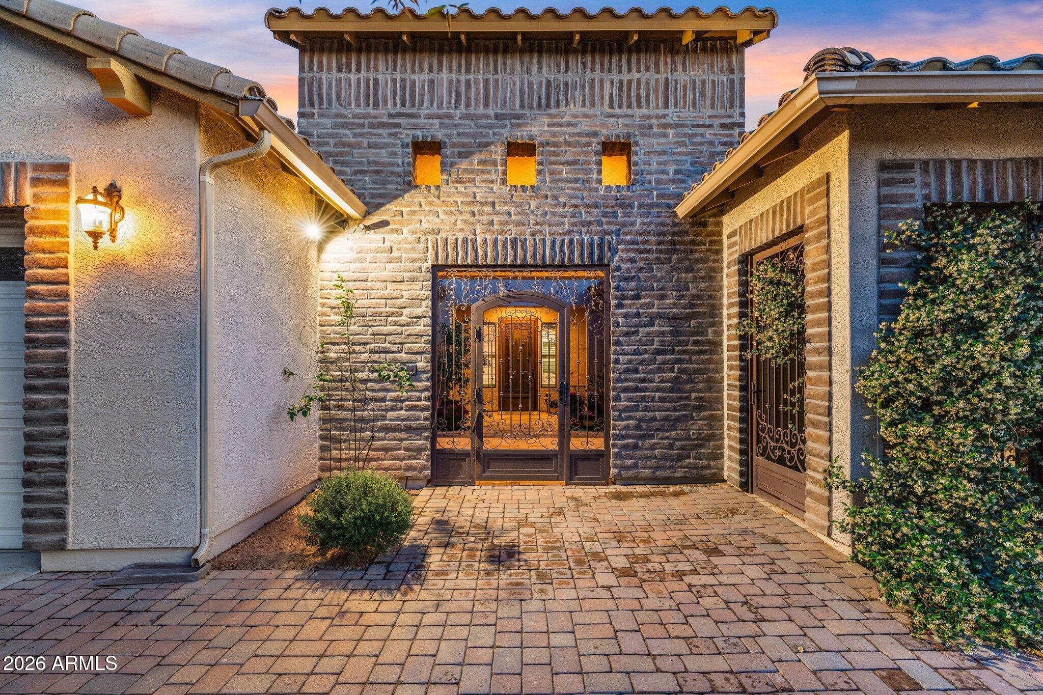 2845 E RED OAK Court