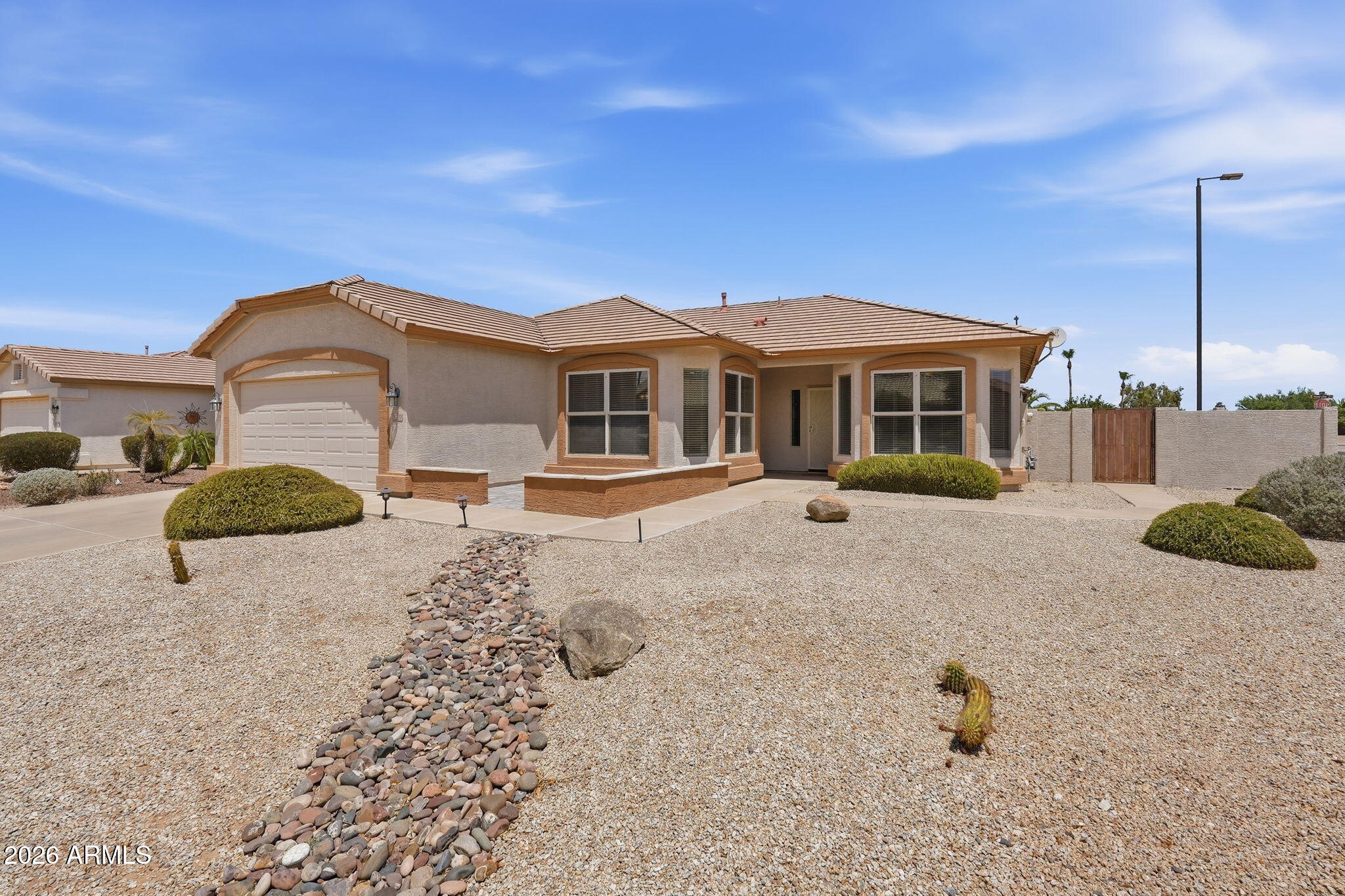 3220 E GLENEAGLE Drive