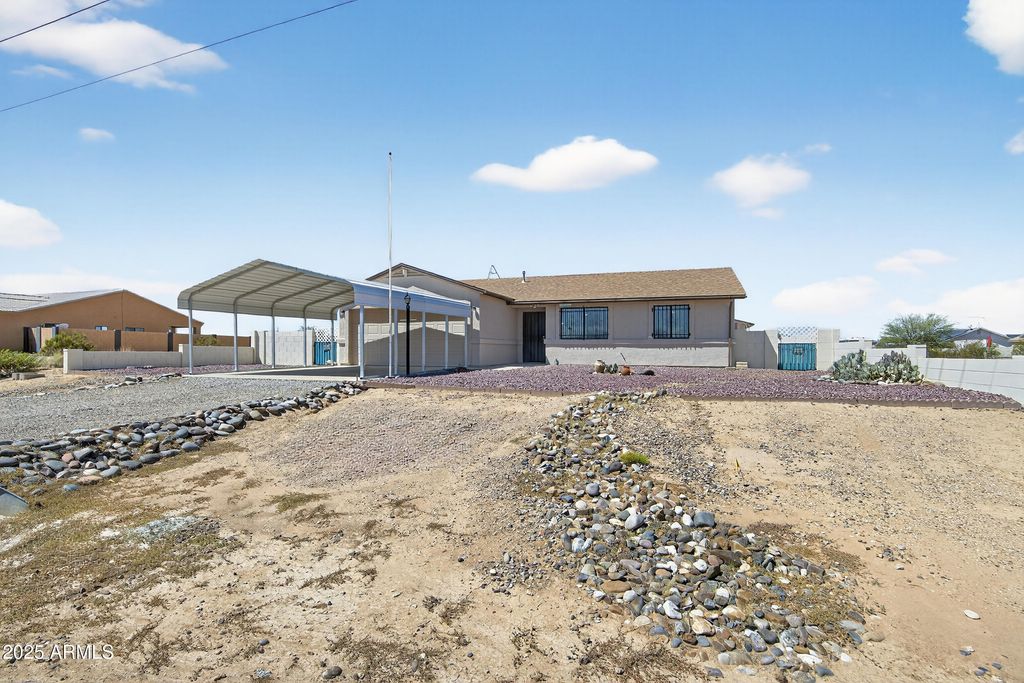 Photo of 15762 S Overfield Road, Arizona City, AZ 85123 (MLS # 6918012)