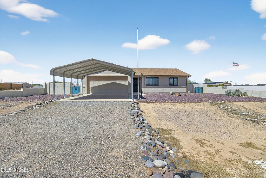 Photo of 15762 S Overfield Road, Arizona City, AZ 85123 (MLS # 6918012)