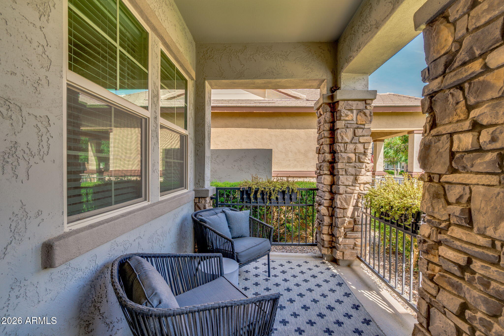 3918 E ARABIAN Drive