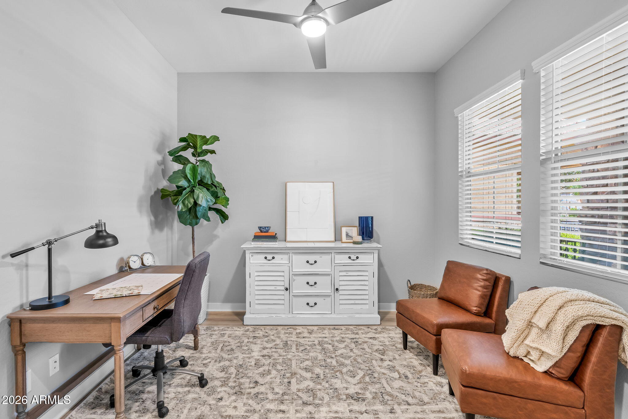 3918 E ARABIAN Drive