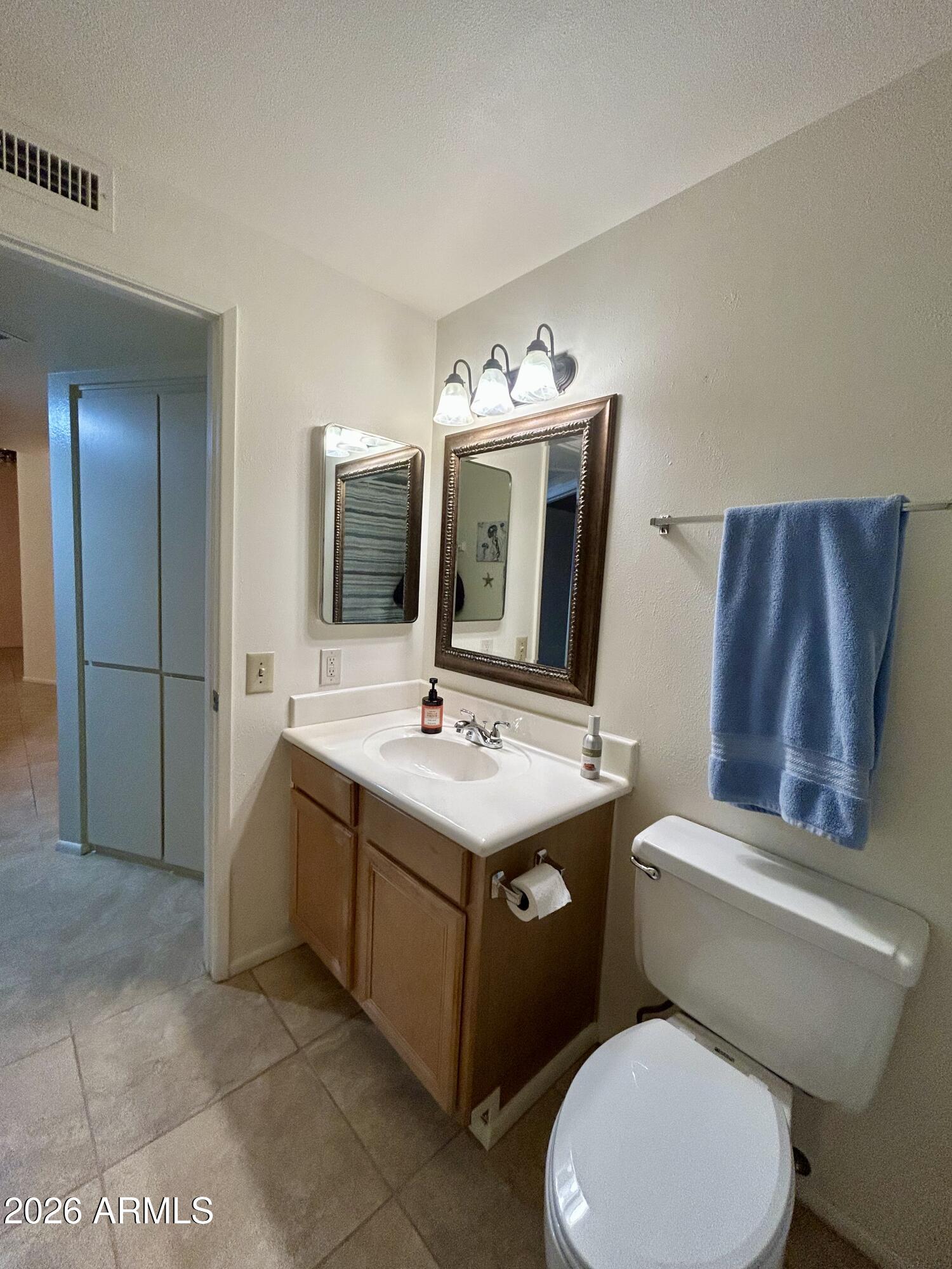 10878 W COGGINS Drive