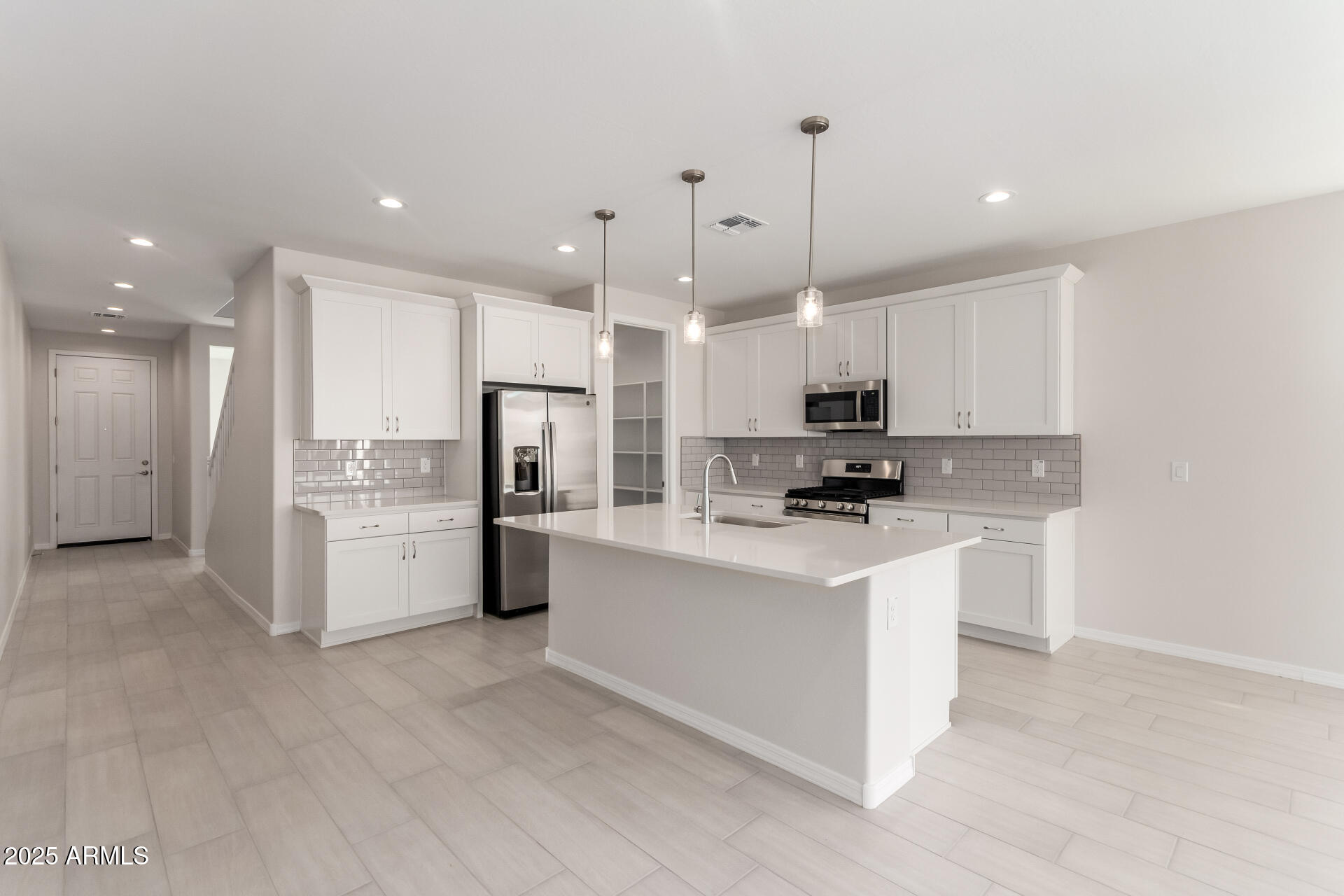 5036 W ROUNDHOUSE Road