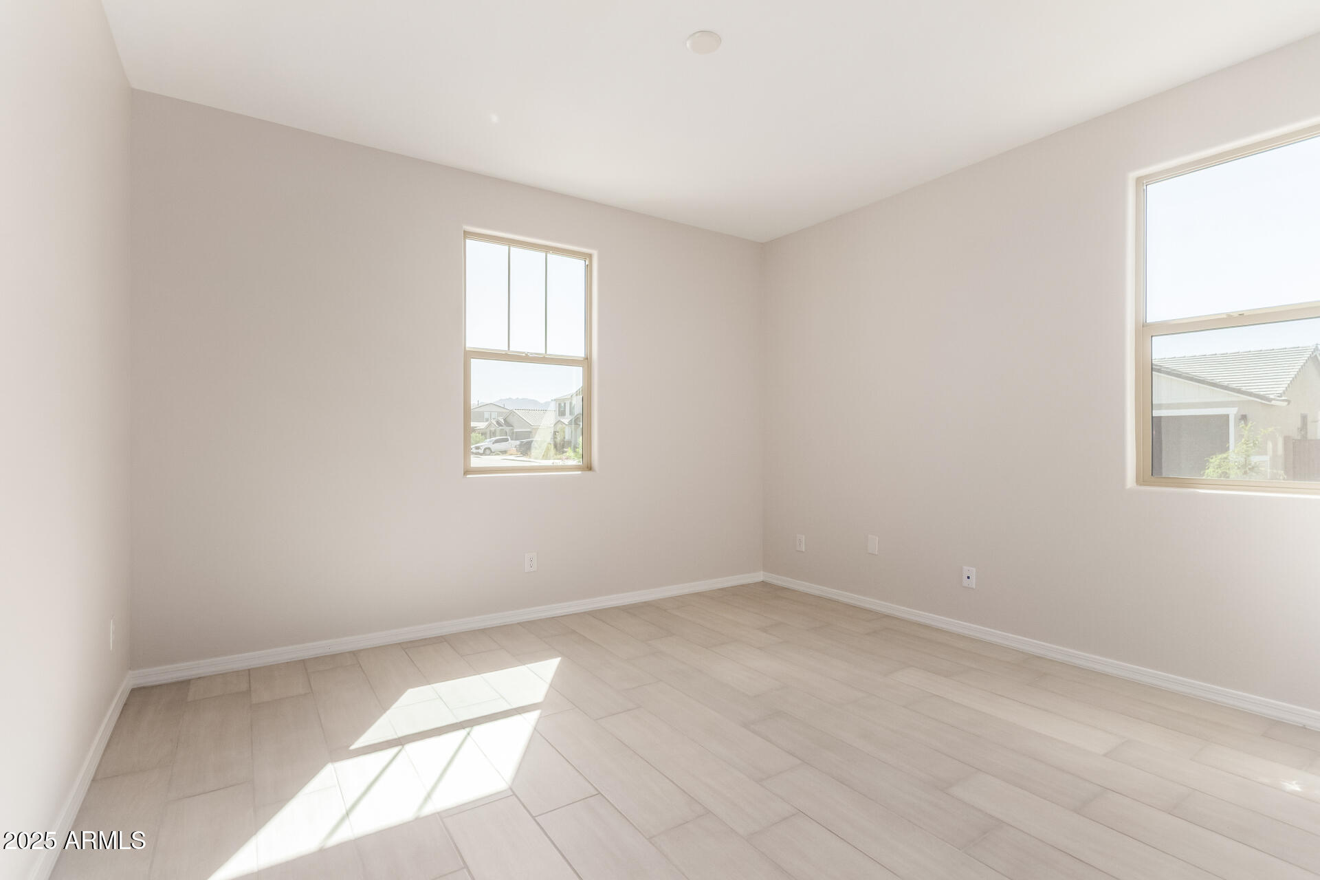 5036 W ROUNDHOUSE Road