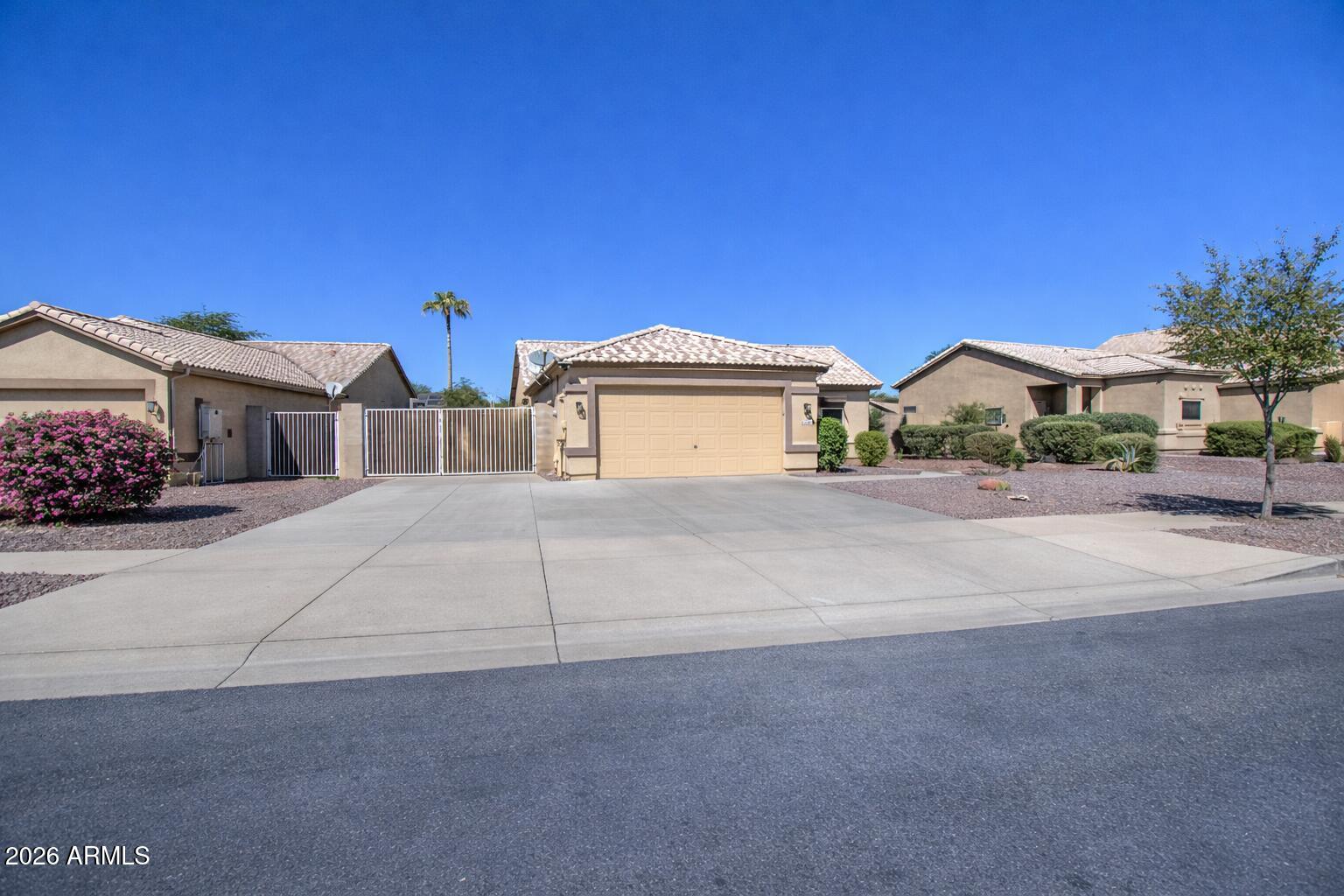 8146 W HILTON Avenue