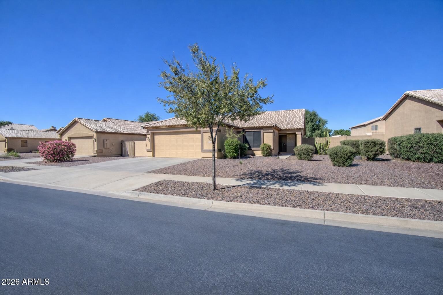 8146 W HILTON Avenue