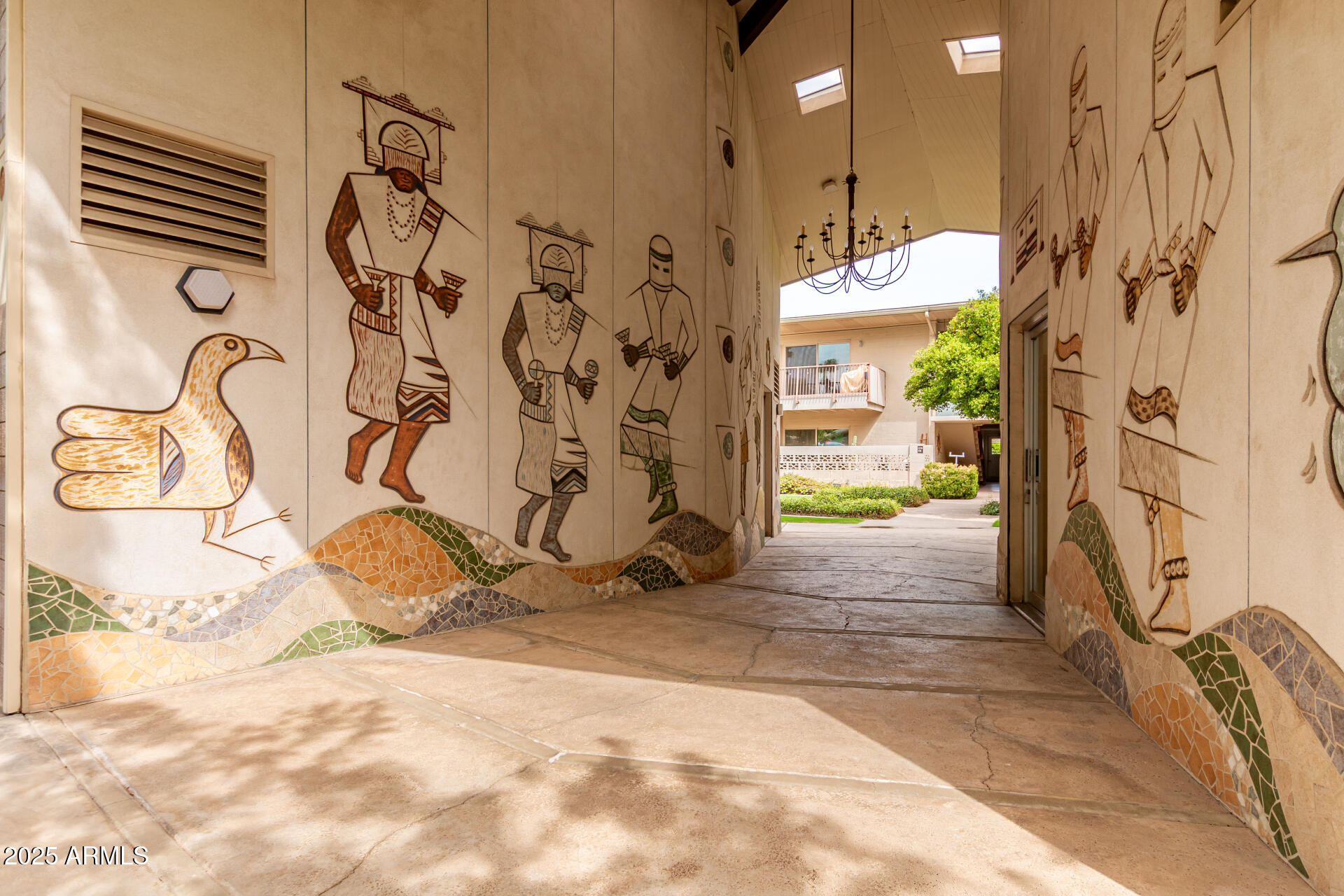 500 W Clarendon Avenue F6