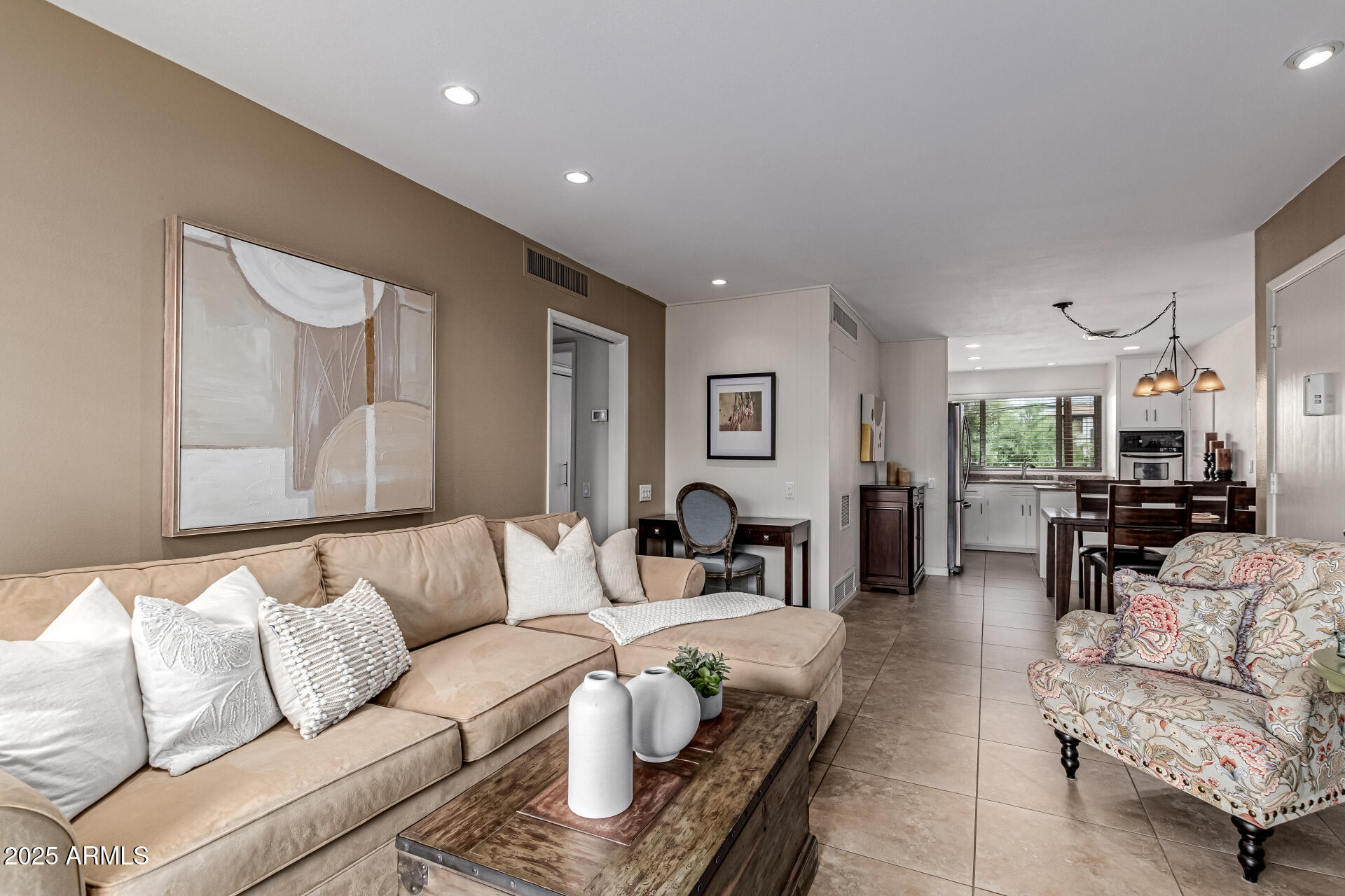 500 W Clarendon Avenue F6