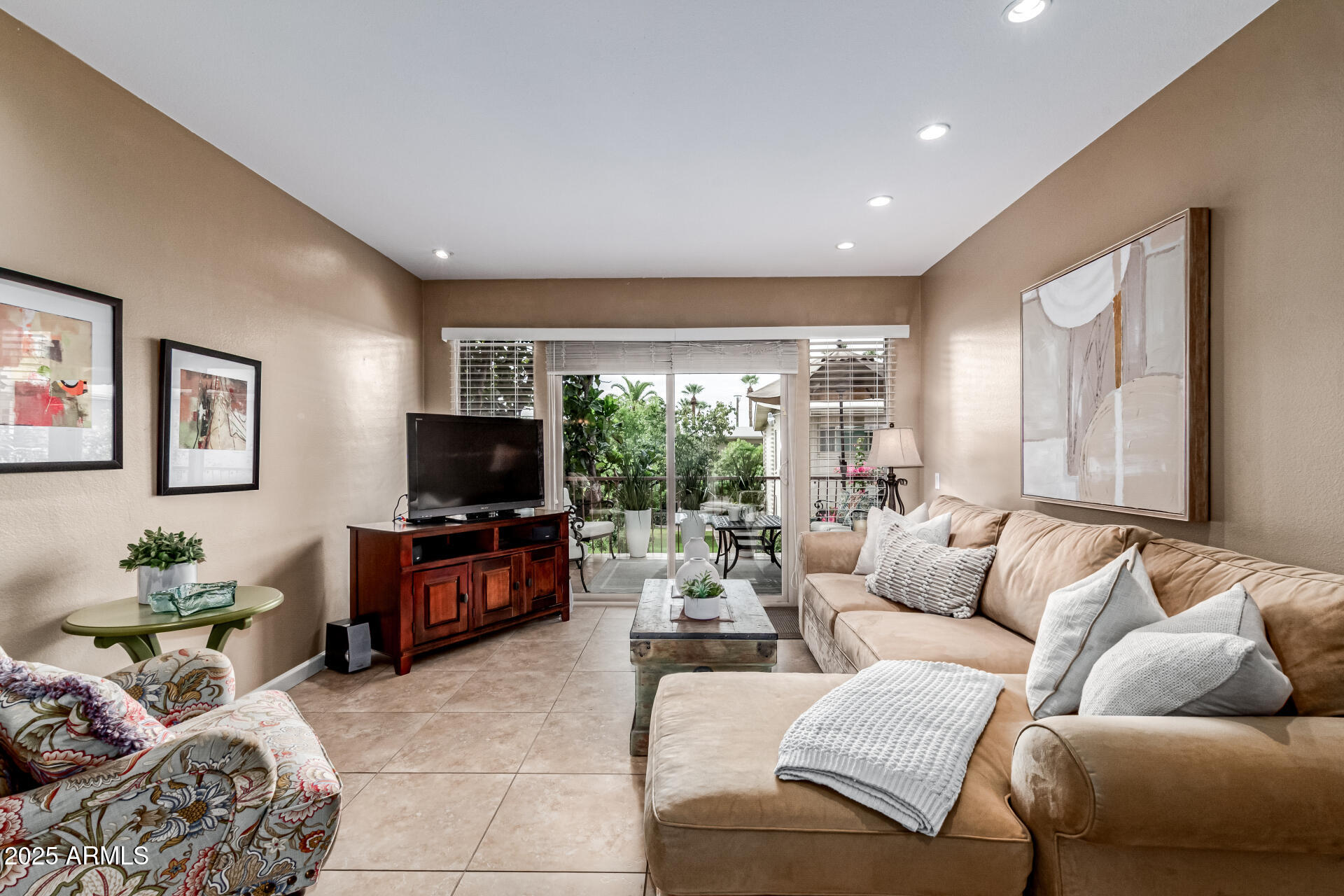 500 W Clarendon Avenue F6