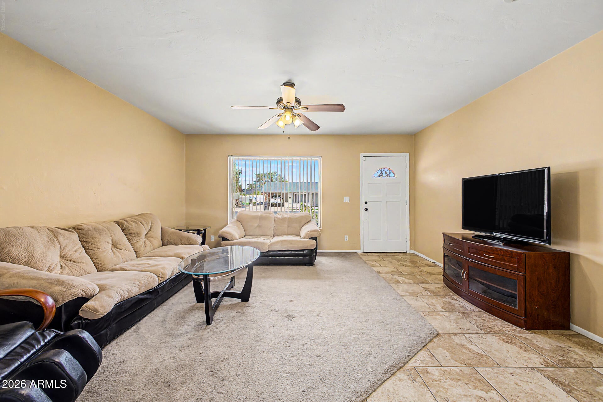 657 W LINDA Lane