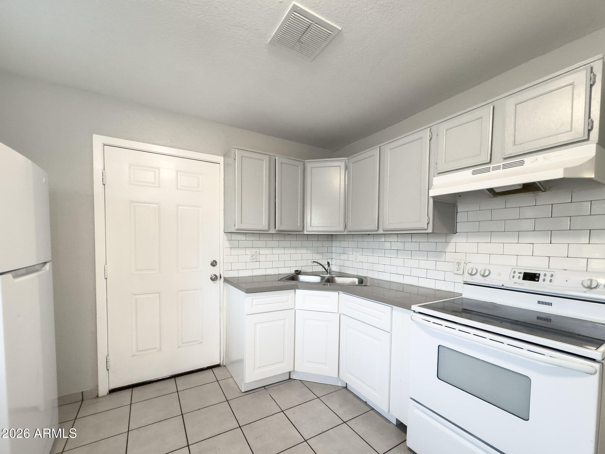 1023 E OLD SOUTHERN Avenue A