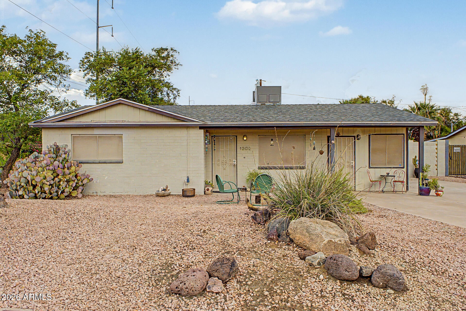 1202 E BECKER Lane