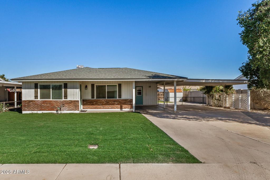 Photo of 51 N Cottonwood Drive, Gilbert, AZ 85234 (MLS # 6995247)