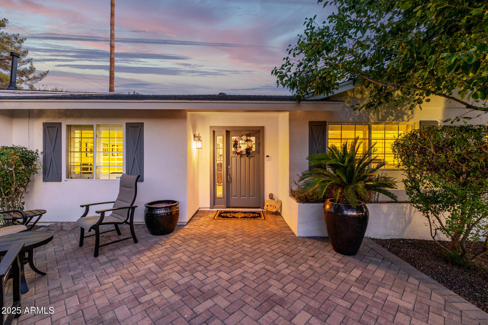 303 W LOMA Lane