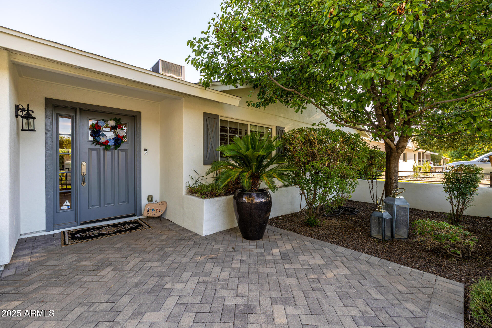 303 W LOMA Lane