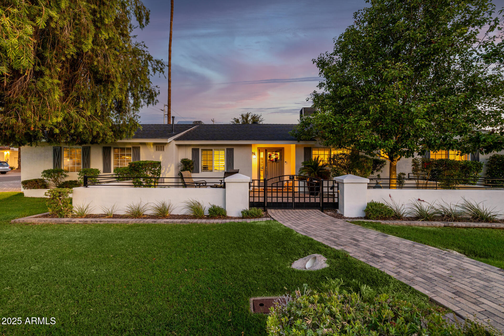 303 W LOMA Lane