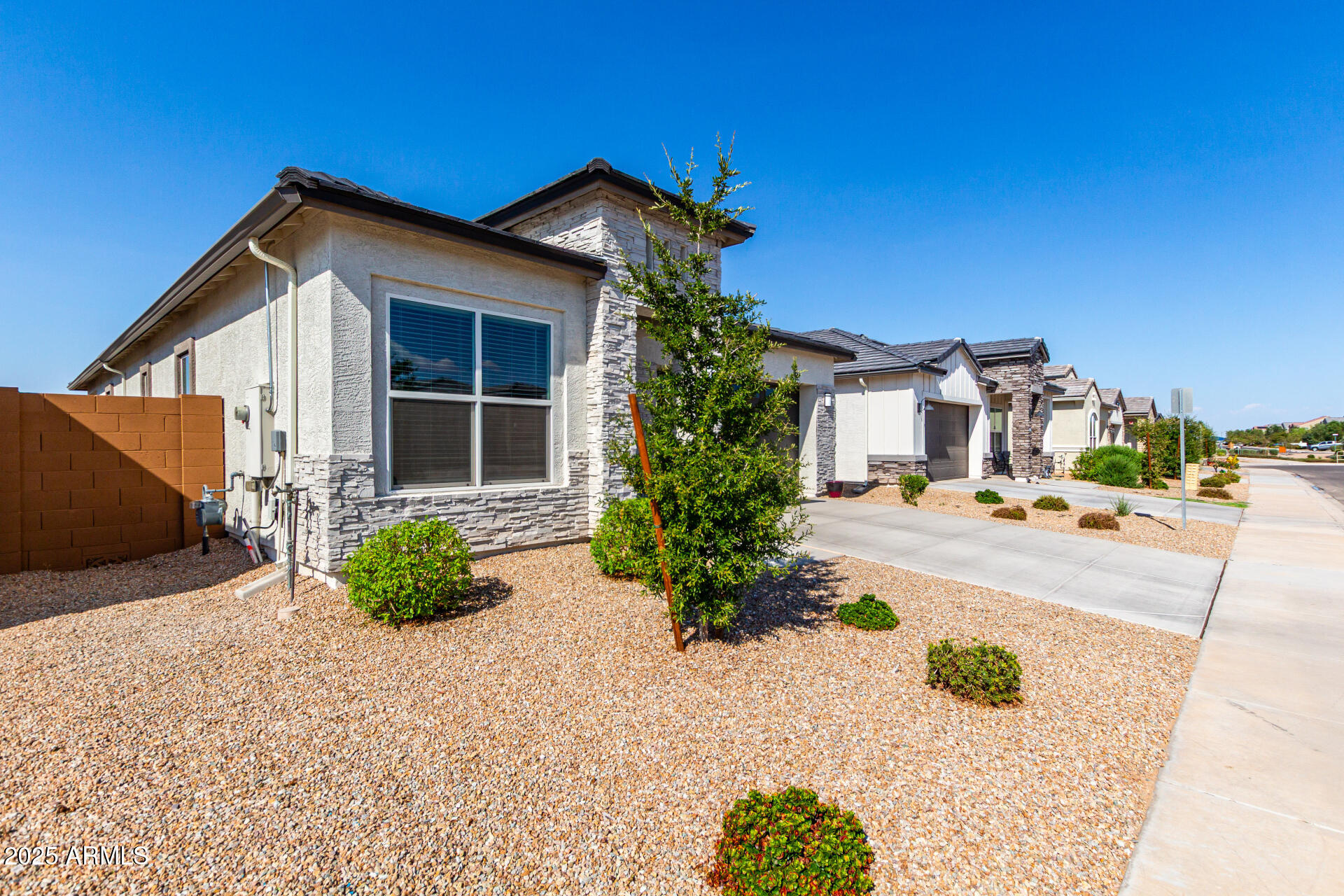 40820 W HILLMAN Drive