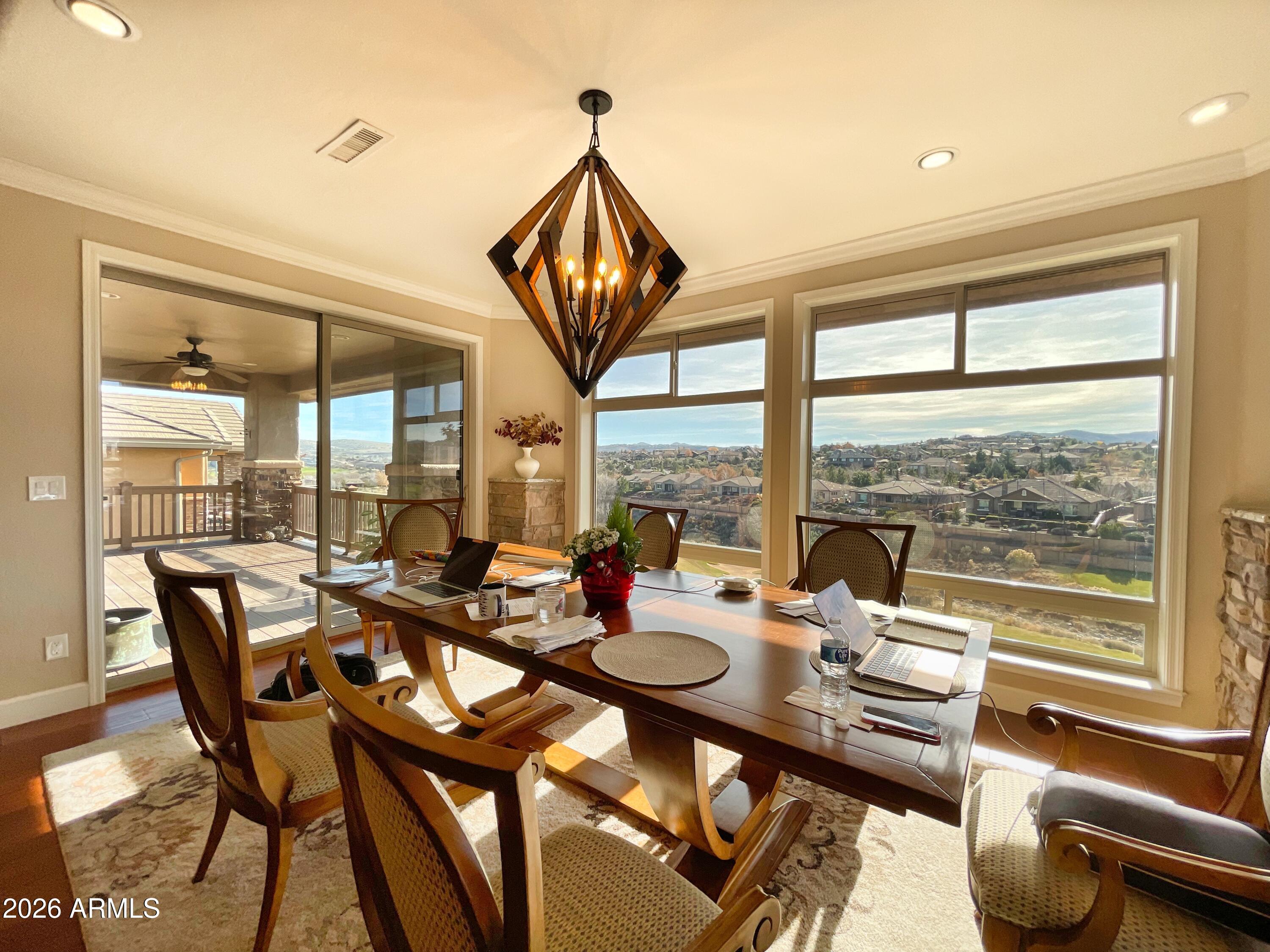 1233 S Lakeview Drive