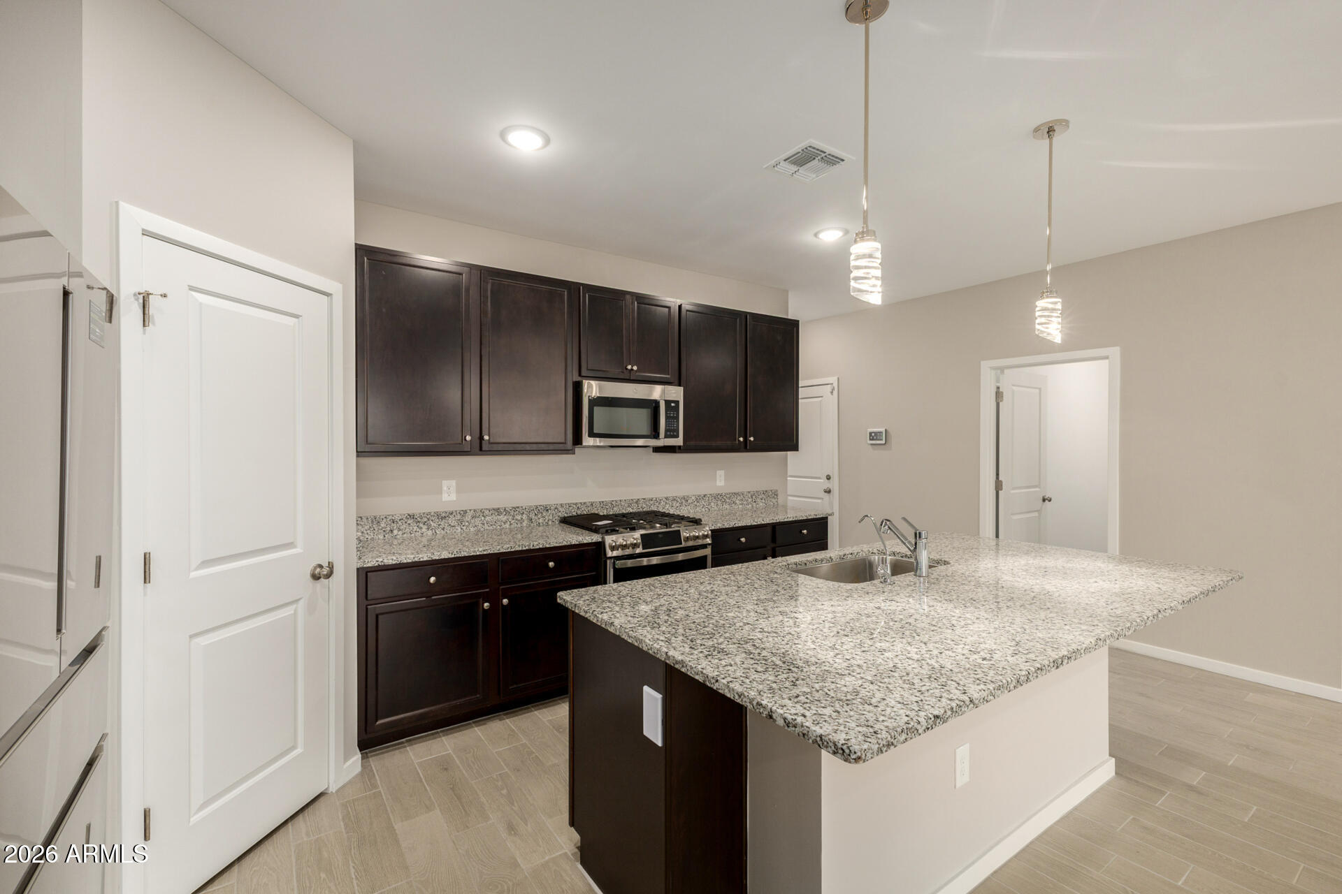 3018 W STRAIGHT ARROW Lane