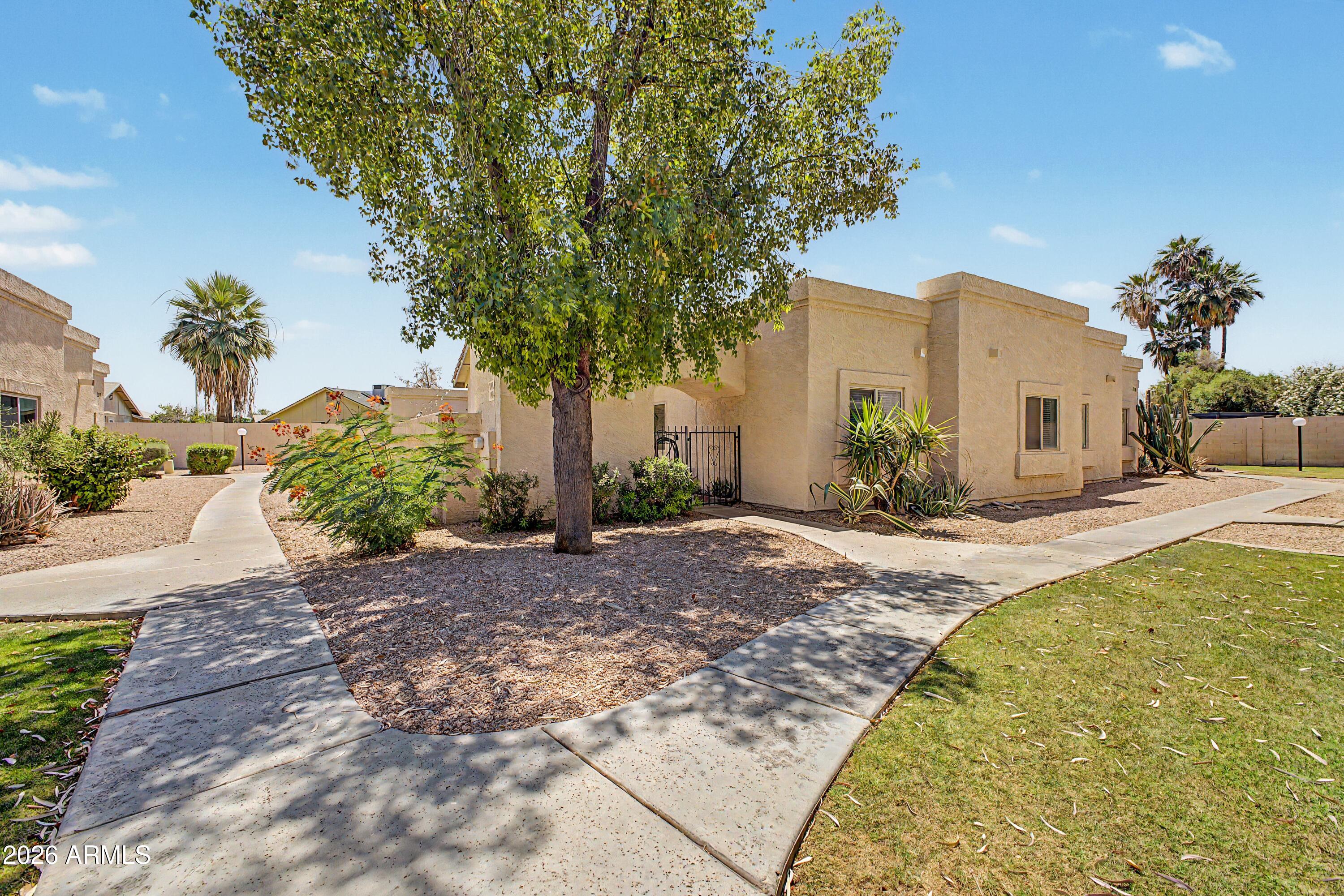2019 W LEMON TREE Place 1145