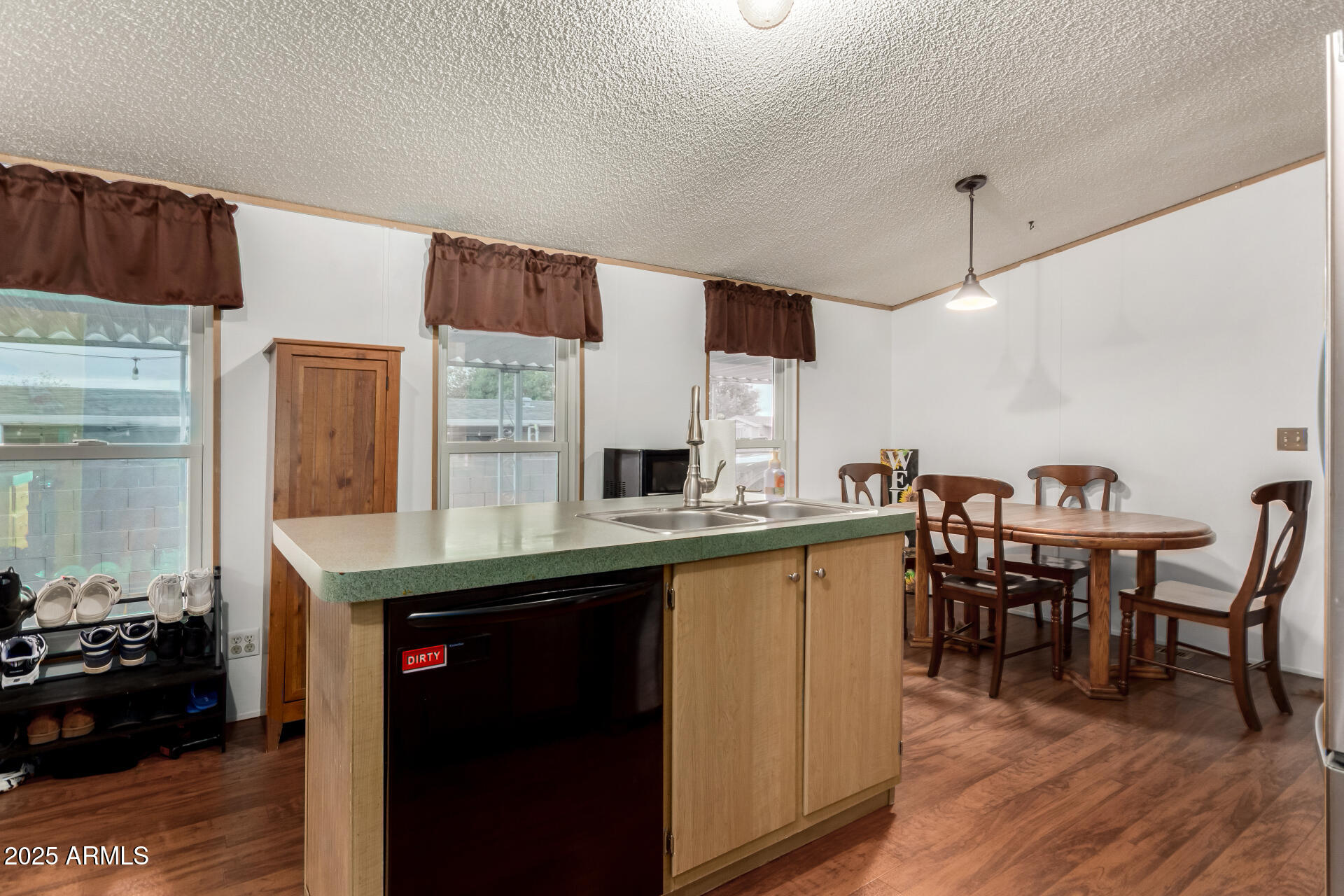 7911 E IMPALA Avenue