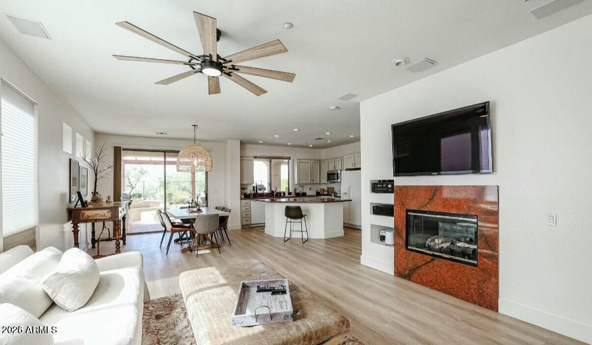 2423 W SHADOW GLEN Court