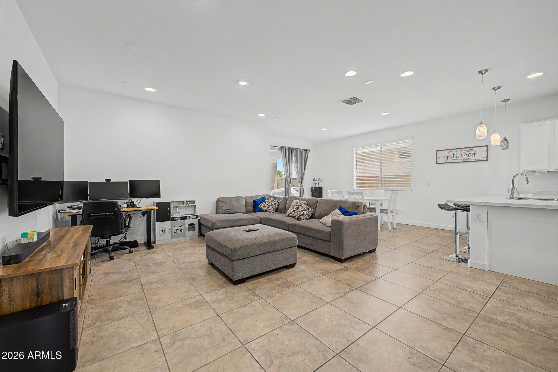 9012 W SOLANO Drive