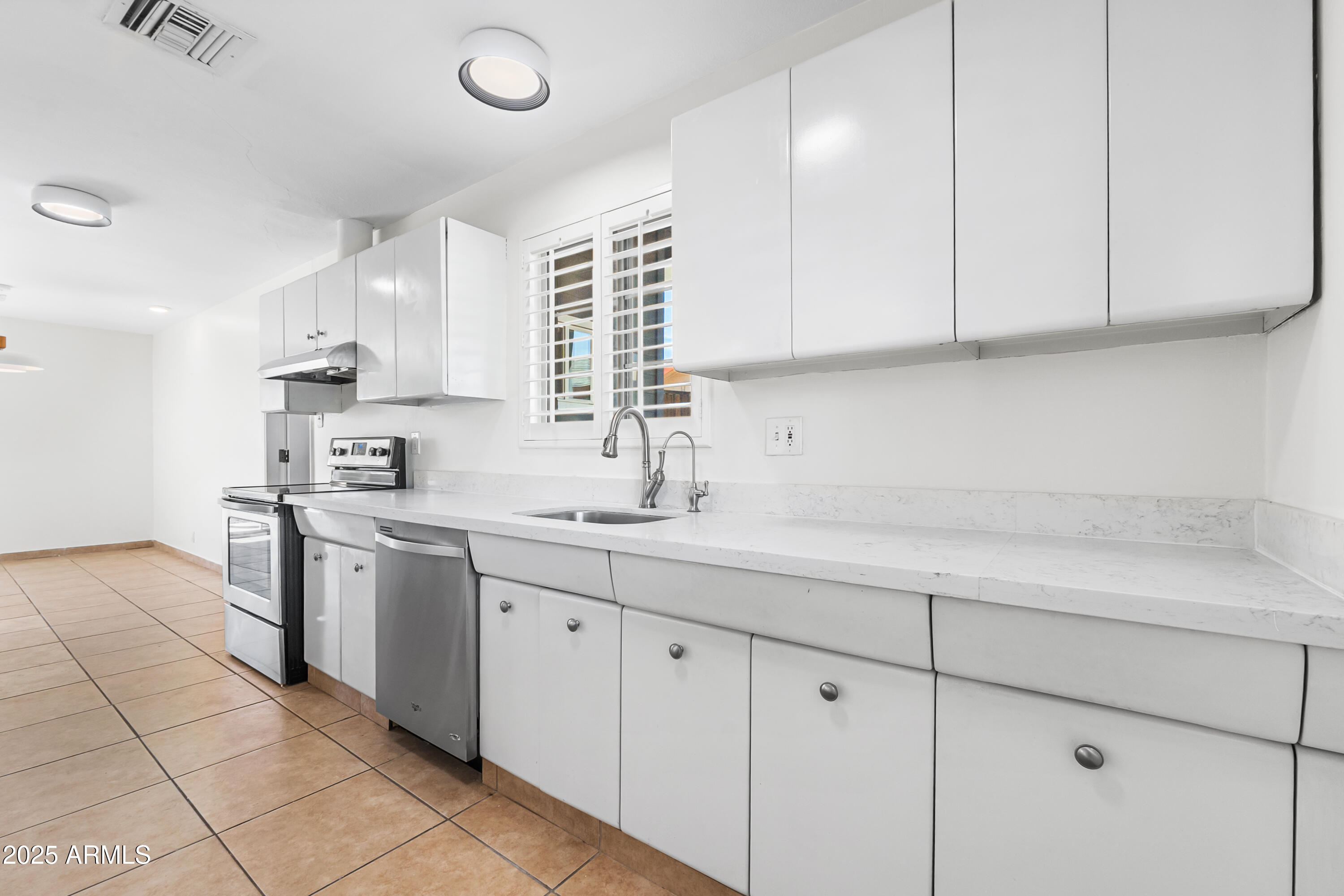 457 W MULBERRY Drive