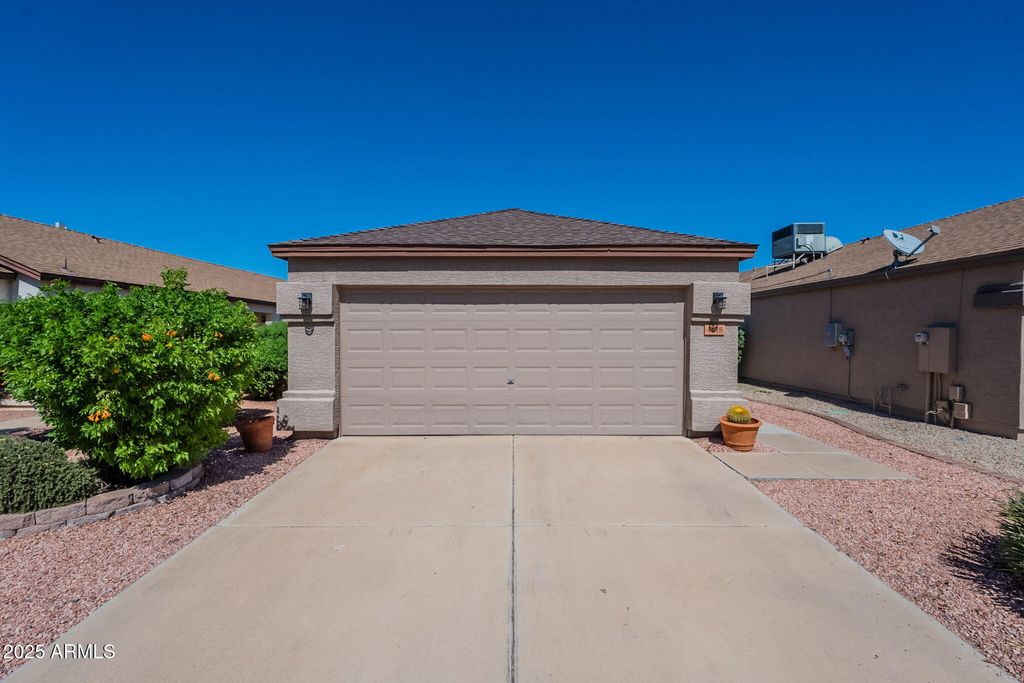 Photo of 4018 W Fallen Leaf Lane, Glendale, AZ 85310 (MLS # 6926915)