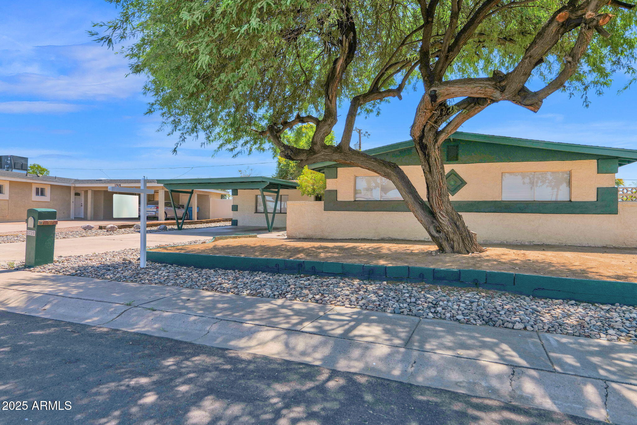1725 W TONTO Lane