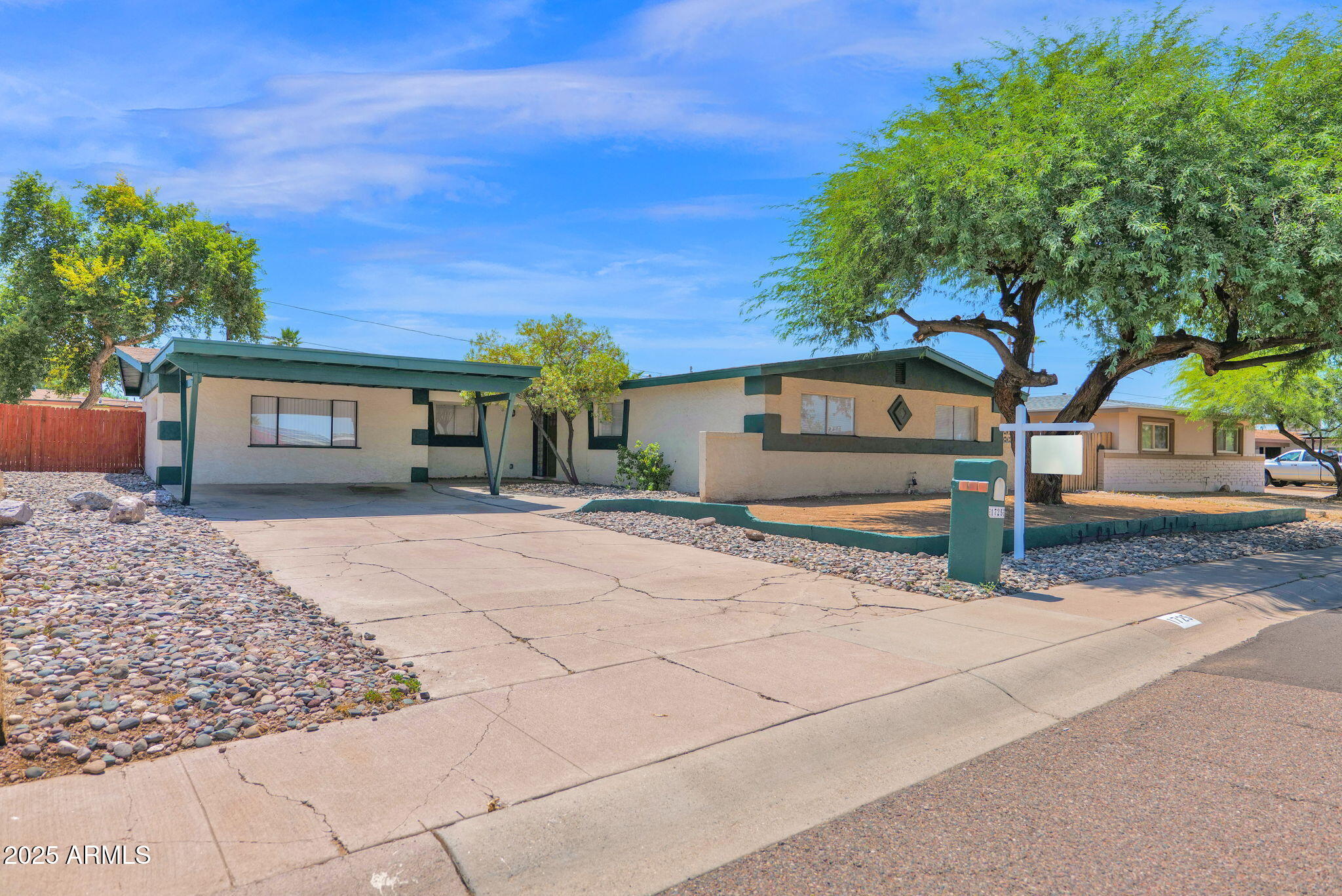 1725 W TONTO Lane